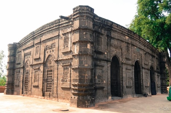 Kusumba Mosque, Naogaon